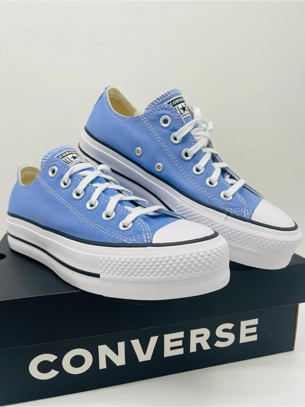 Converse CTAS Lift Ox Platform Sneakers Very Peri White Black A16105F NWT
